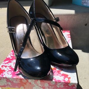 Shiny heels worn once